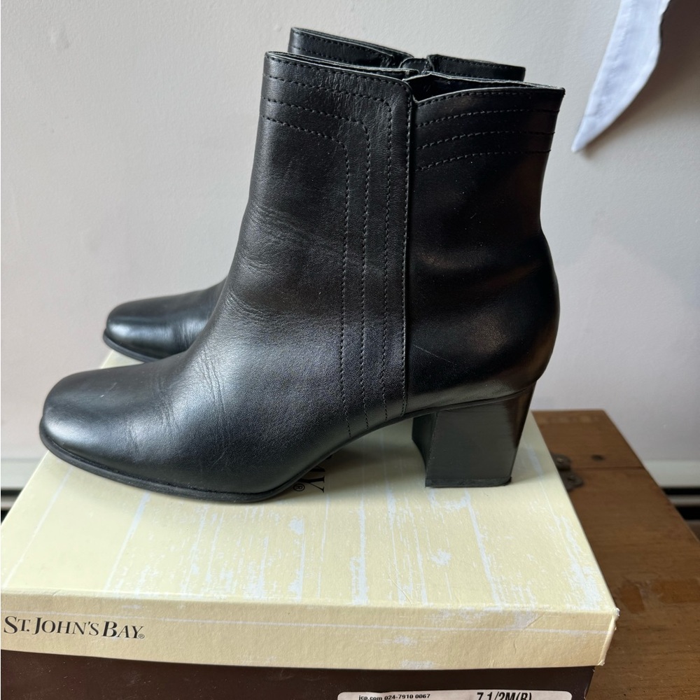 Black leather ankle boots size 7 1/2 medium- brand new never worn